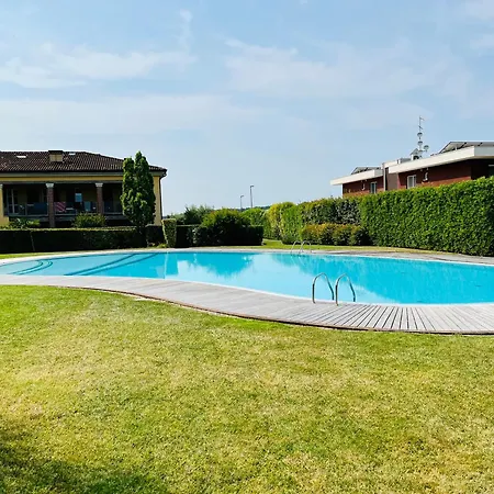 Apartment And Pool